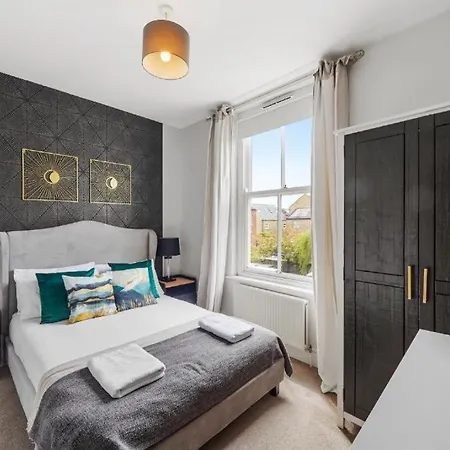 3 Bedroom Townhouse In Harrogate