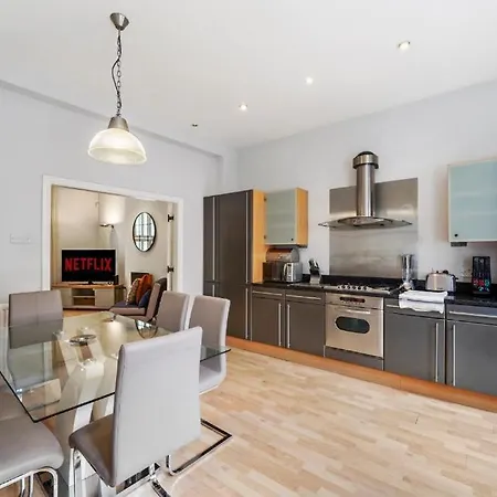 3 Bedroom Townhouse In *